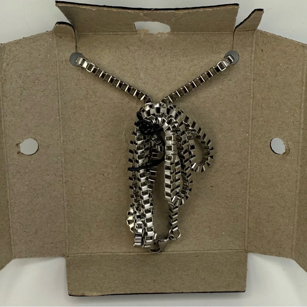 New Men’s cross necklace and curb link bracelet set, stainless steel w/diamonds - Picture 5 of 9